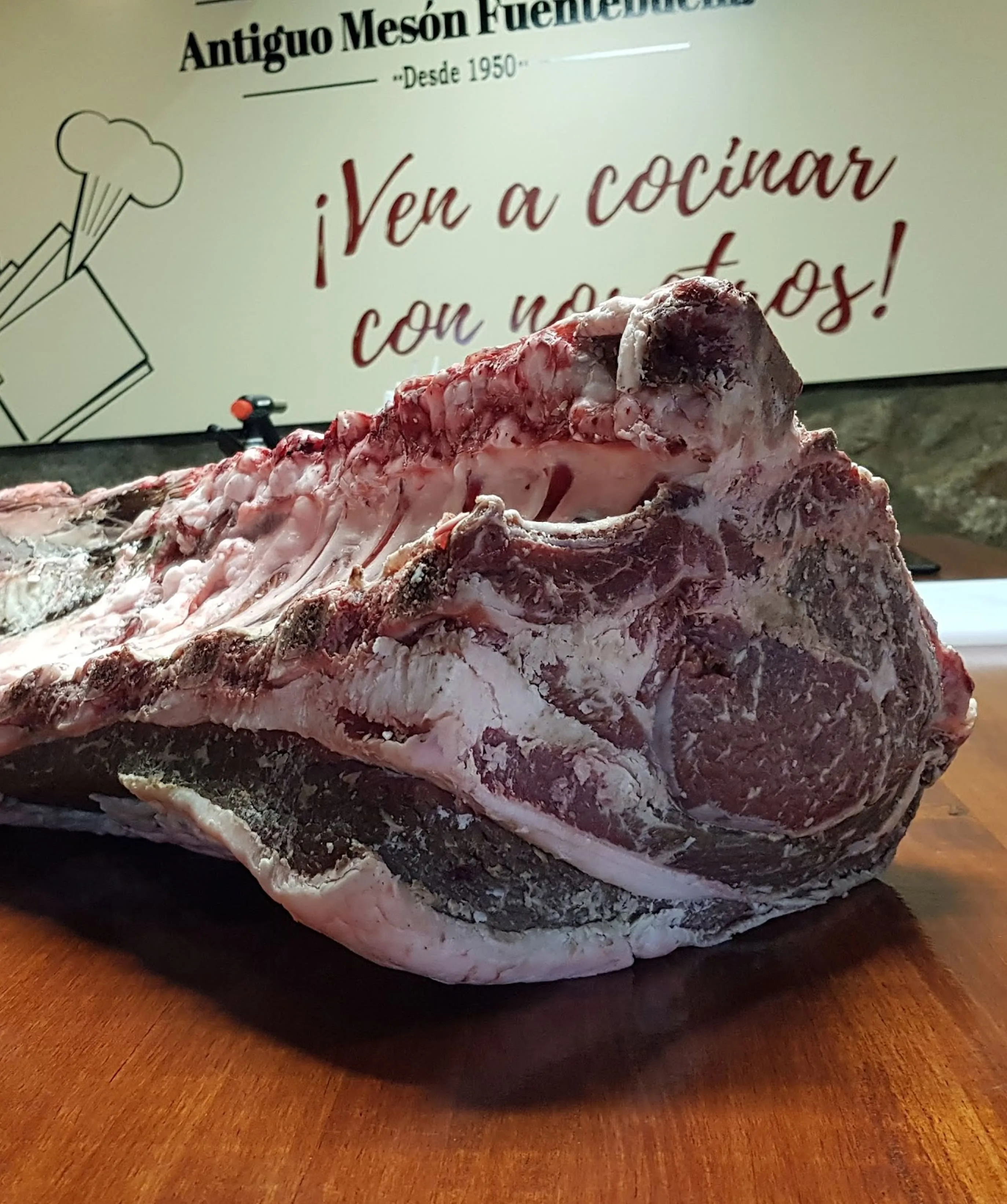 Chuletero de ternera local de la zona de Salamanca: carne roja tierna y sabrosa.